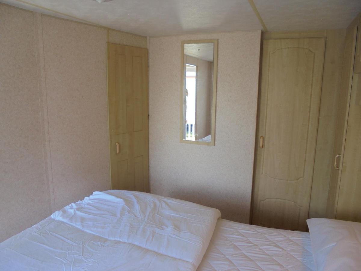 Apartment Seaways : The Westmorland Sw:- 6 Berth, Enclosed Veranda